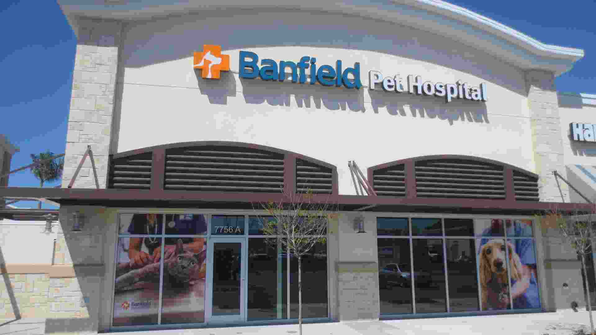 The Banfield Seminole hospital entrance