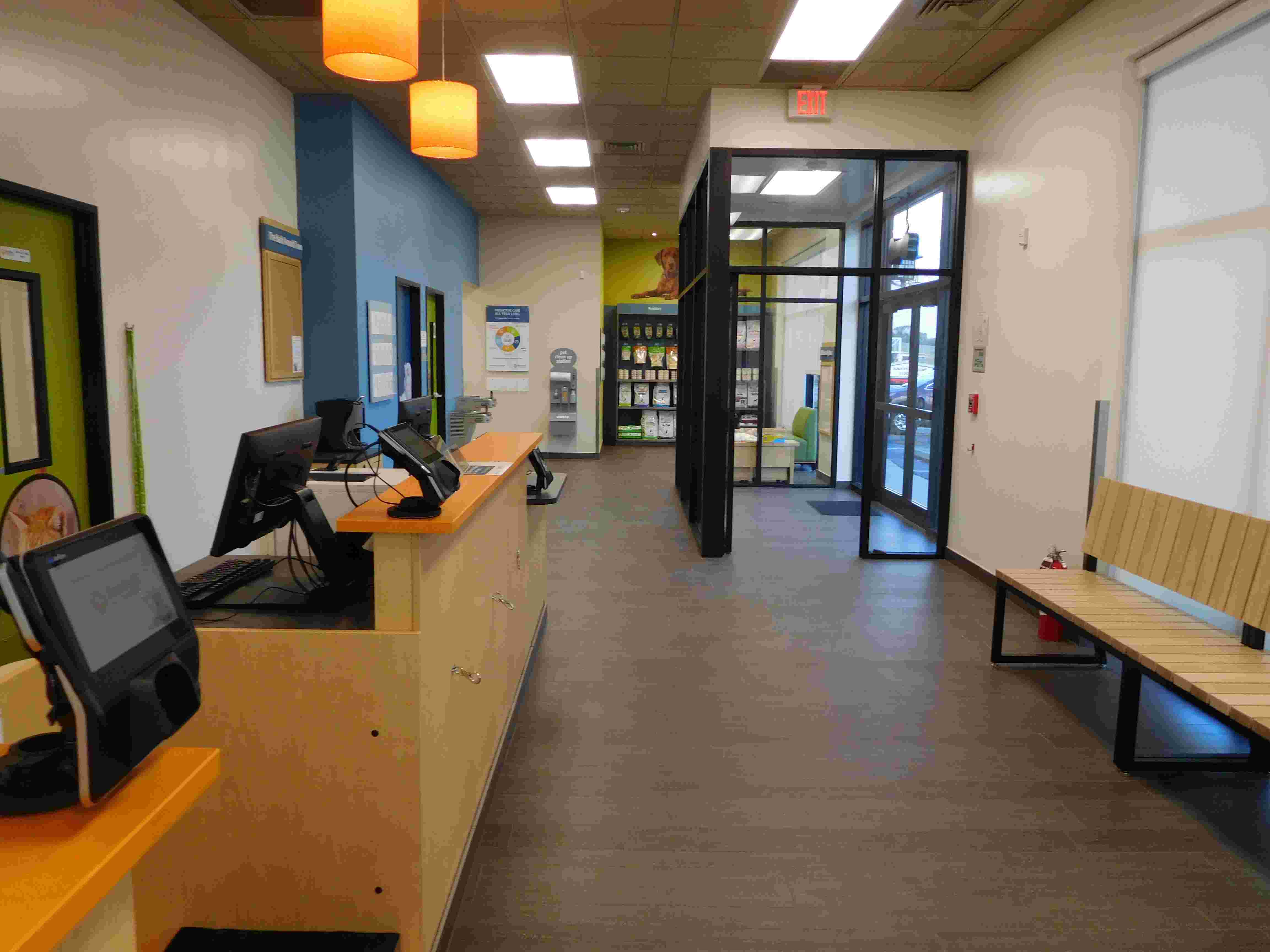 The Banfield Largo West Bay waiting area