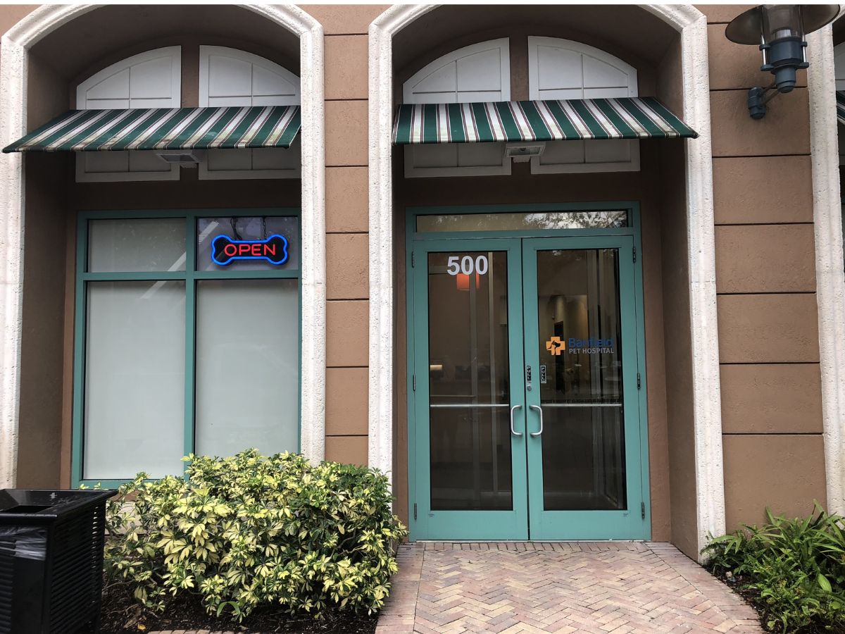 The Banfield Pet Hospital Plantation front door