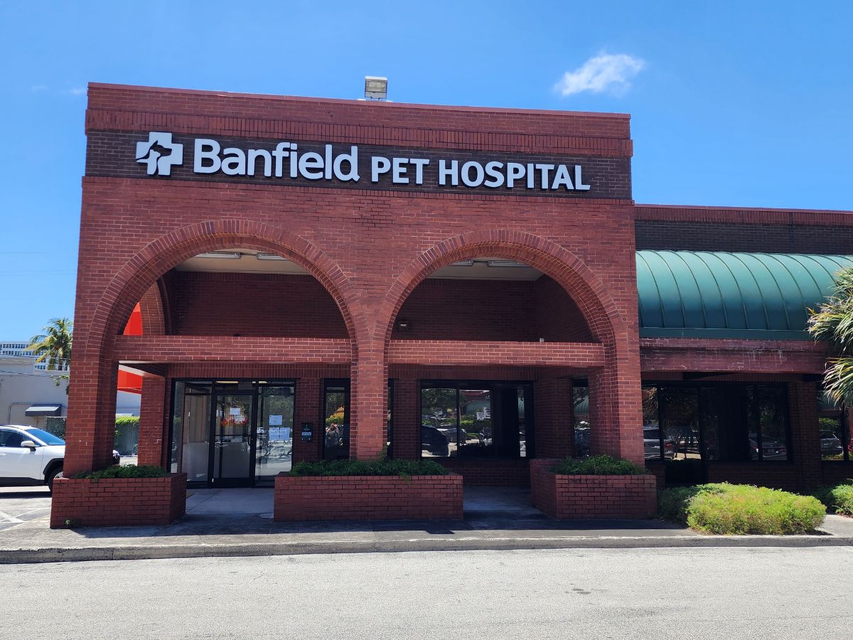 The Banfield Fort Lauderdale Sunrise Square exterior
