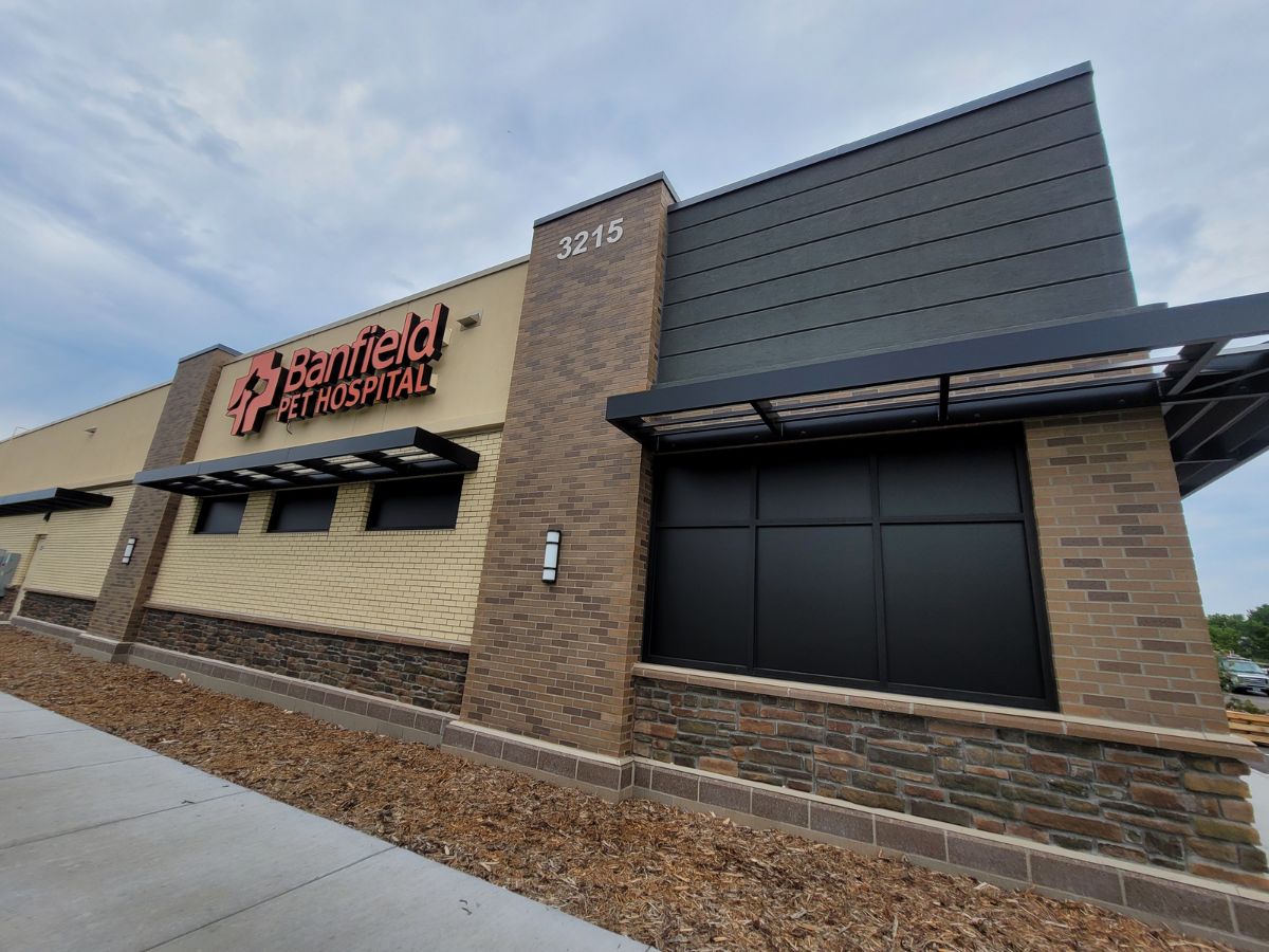 The front exterior entrance of the Coon Rapids Banfield standalone hospital