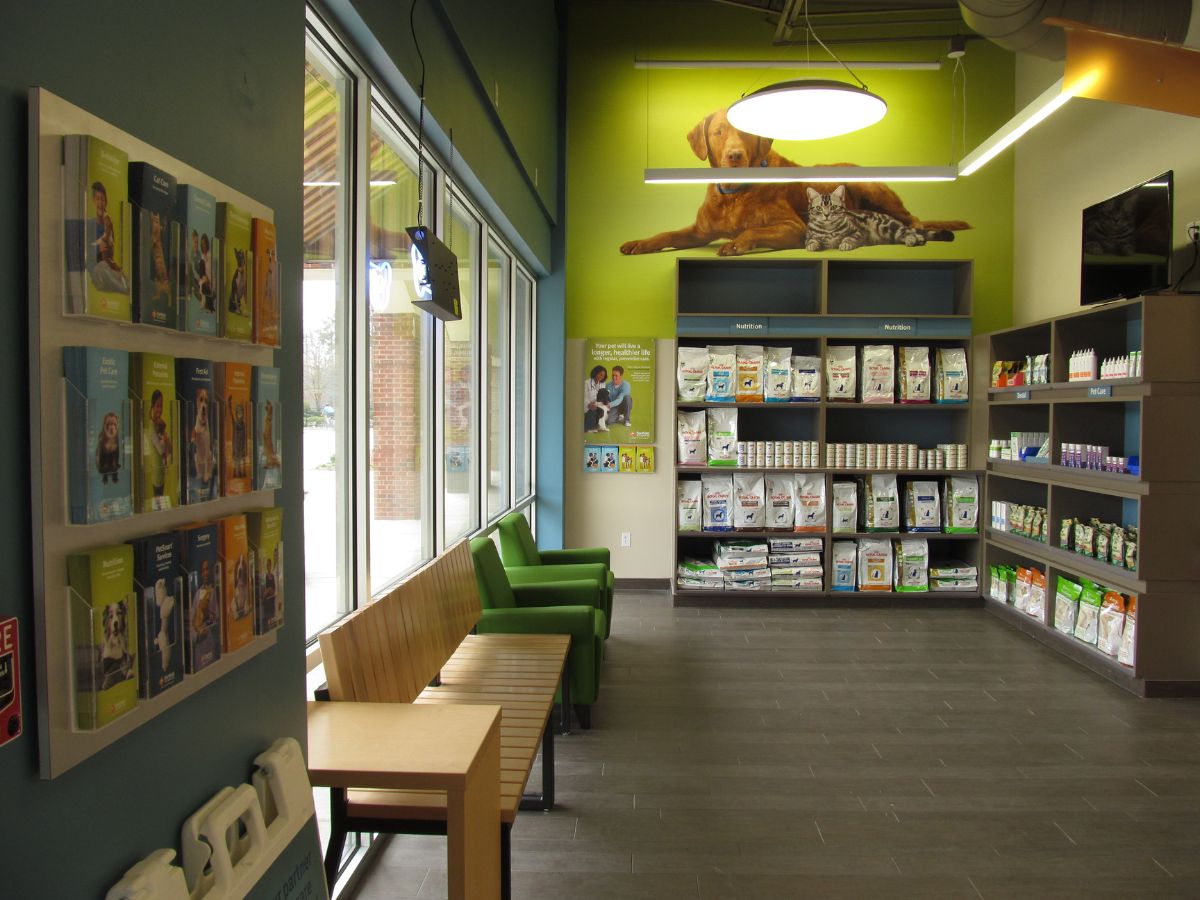 The Banfield Pet Hospital: Durham Southpoint lobby and shop