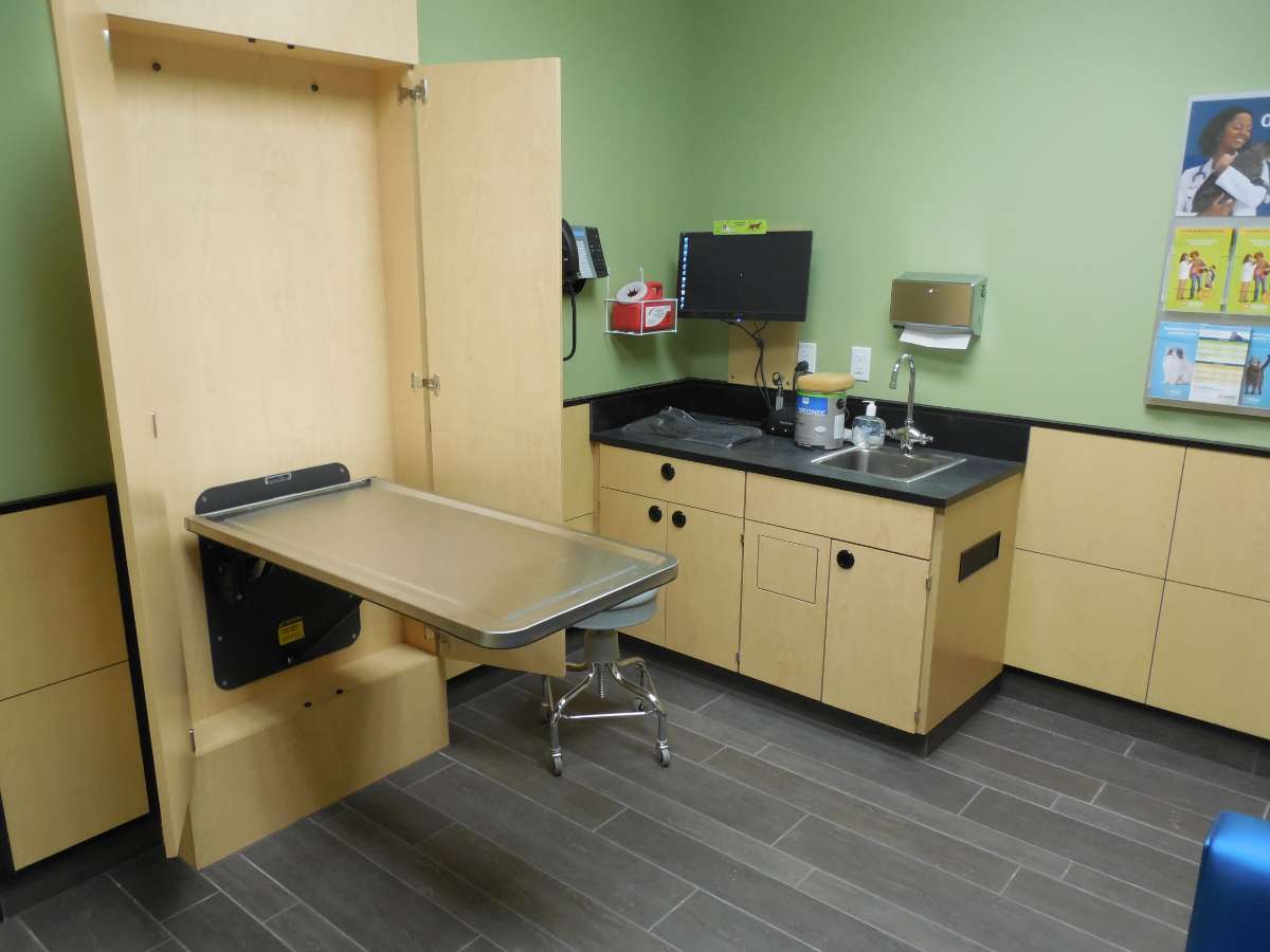An alternate view of the SouthPark Banfield exam room