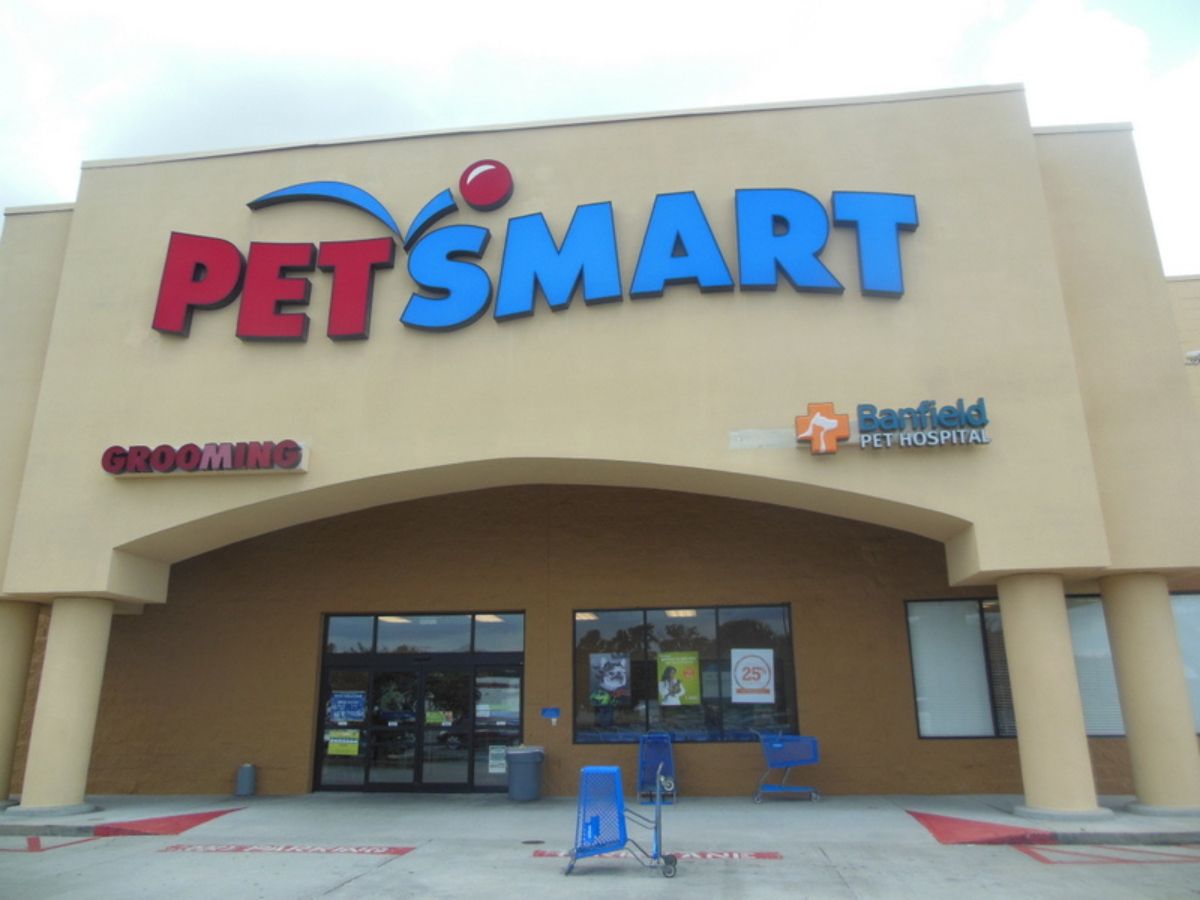 The Banfield Pet Hospital: Baton Rouge Building exterior