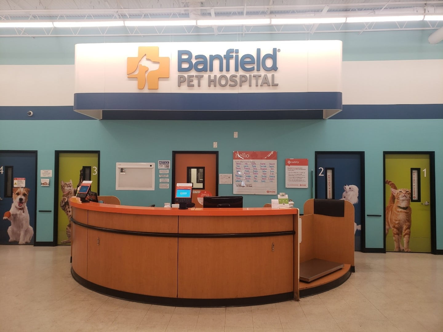 The Banfield - Metairie front desk and check-in area