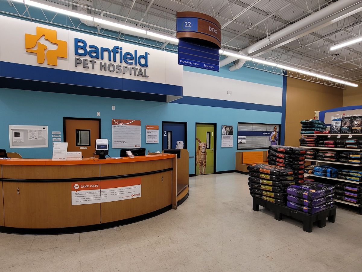 The Banfield Pet Hospital: Metairie front desk