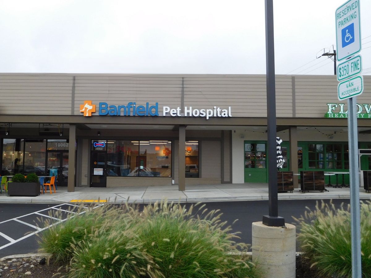 The Banfield - Rockville Travilah Square hospital front entrance