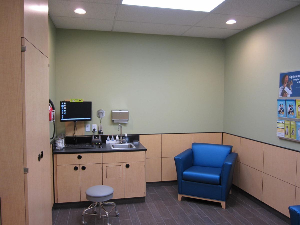 An alternate view of the Banfield - Maryland City Plaza exam room