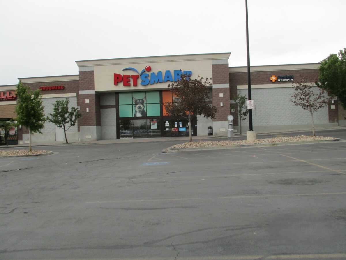 The American Fork PetSmart and Banfield entrance