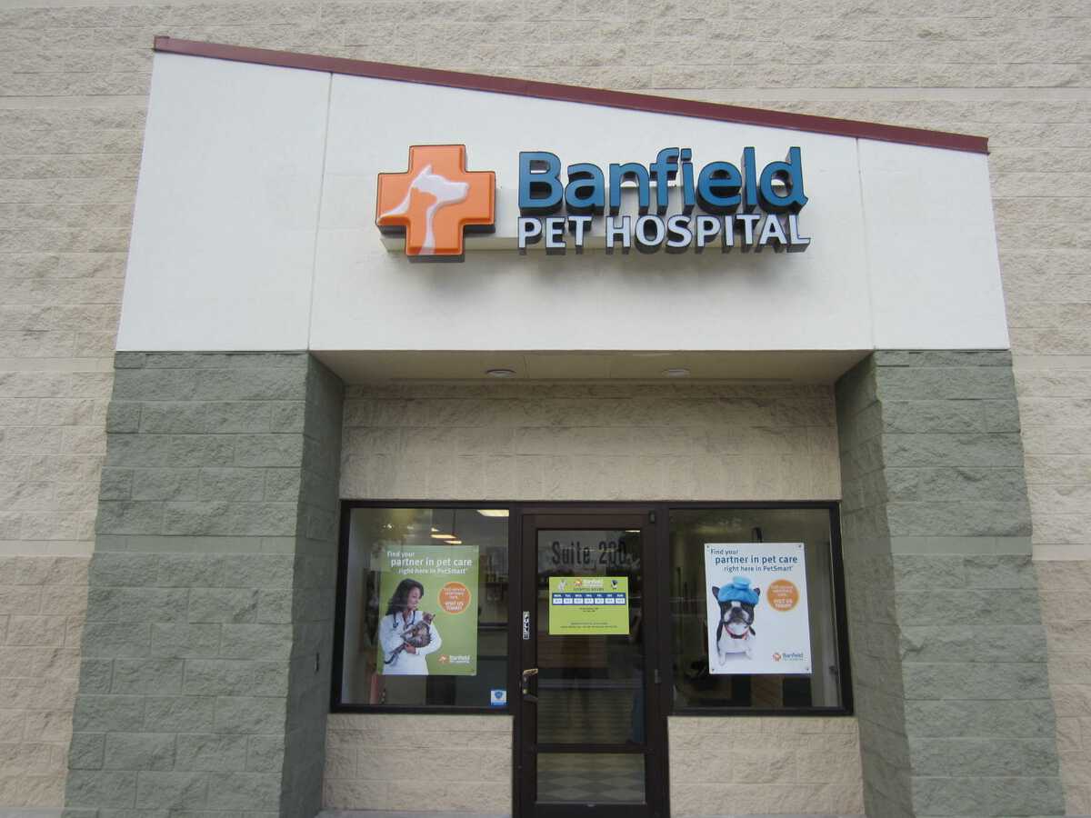 The Banfield - Salt Lake City N hospital front door