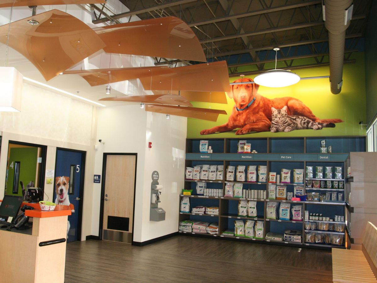 The supply shelves and front desk of the Banfield - West Hills hospital