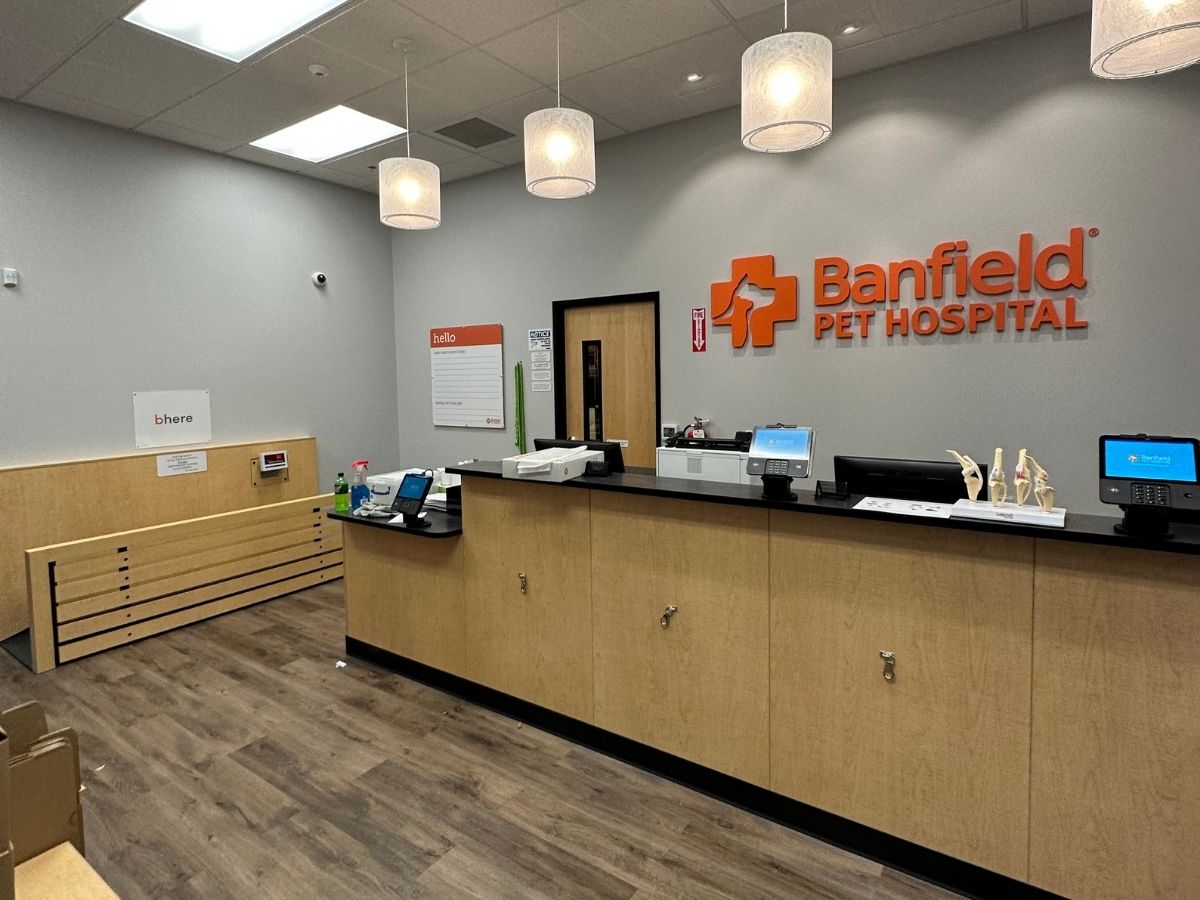 The Banfield - Wilsonville Old Town front desk and check-in area