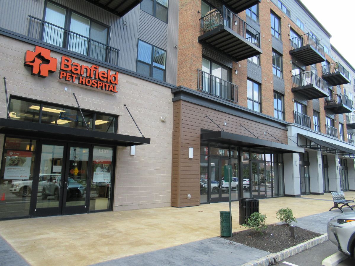 The Banfield - Dresher hospital front exterior entrance